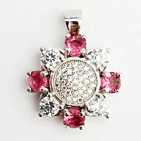 Кулон XР. Родій. Камінь: білий та рожевий циркон. Довжина: 23 мм. Ширина: 18 мм.