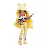 Лялька RAINBOW HIGH серії Winter Break САННІ МЕДІСОН / Rainbow High Winter Break Sunny Madison – Yellow Fashion Doll and Playset, фото 3