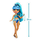 Лялька RAINBOW HIGH серії Pacific Coast КАПРІ / Rainbow High Pacific Coast Hali Capri (Blue) Fashion Doll with Pool Accessories pl, фото 7