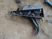 Мерседес 123(1975-1986) педаль стояночного тормозу