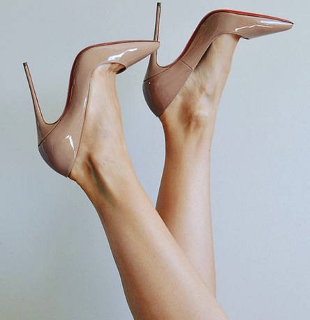 Жіночі бежеві лаковані туфлі-човники Christian Louboutin So Kate 10 см Лабутени нюдового кольору з червоною підошвою, фото 1
