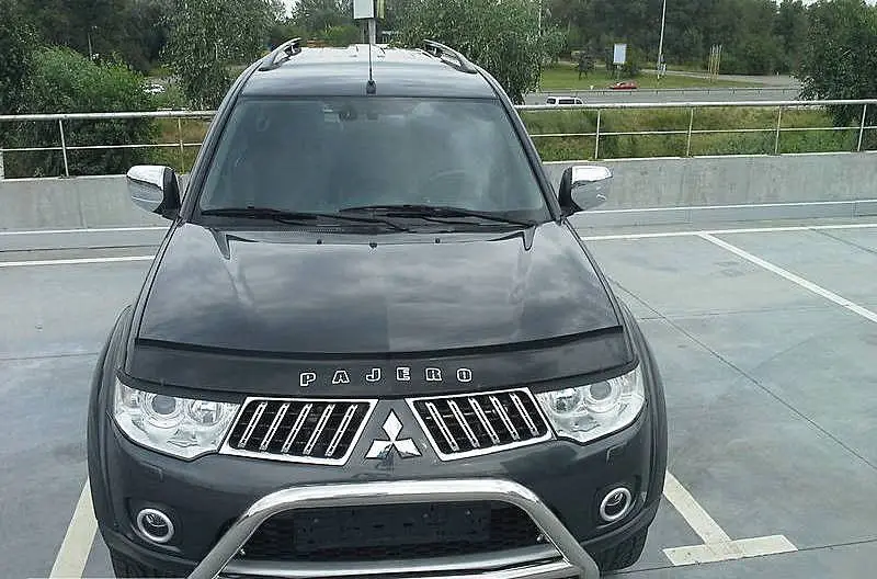 Дефлектор капота на Mitsubishi Pajero Sport 2008-2016. Мухобійка на Mitsubishi Pajero Sport