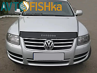 Дефлектор капота на Volkswagen Touareg 2002-2010. Мухобойка на Volkswagen Touareg короткая