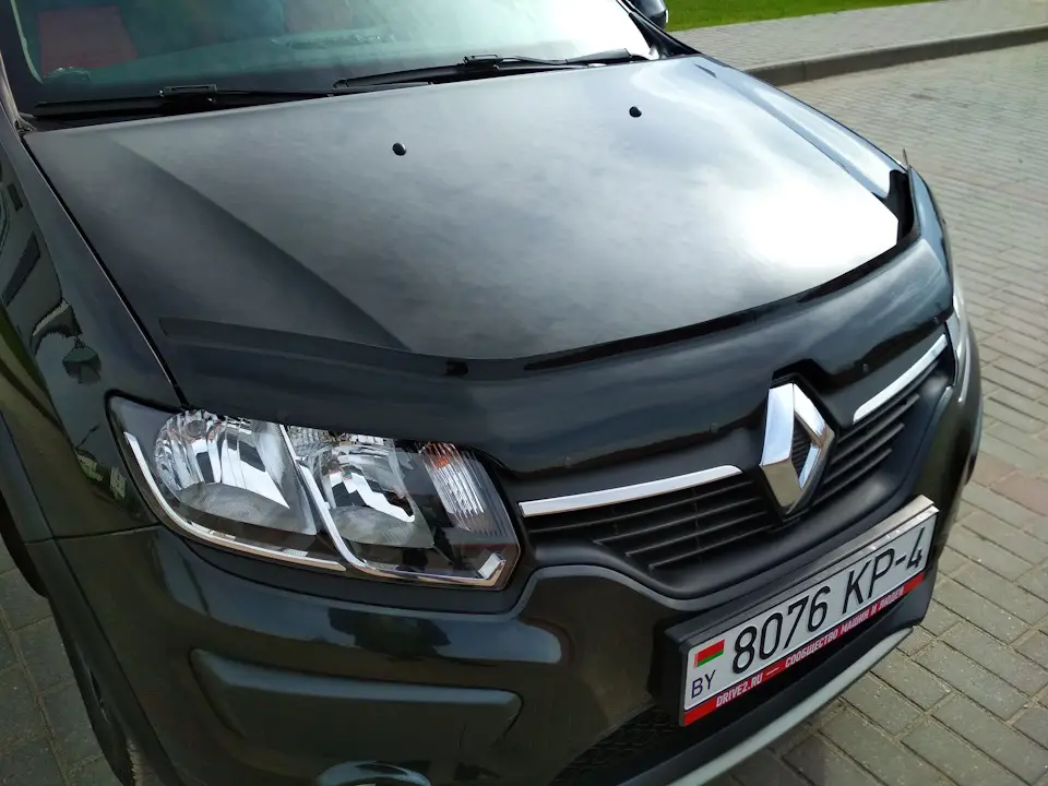 Дефлектор капота на Renault Logan II седан 2013 -2020, універсал 2013-2022 євро кріплення. Мухобійка
