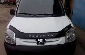 Дефлектор капота на Peugeot Partner 2002-2008. Мухобійка на Peugeot Partner