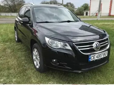 Дефлектор капота на Volkswagen Tiguan 2007-2015 Restar/VIP. Мухобійка на Volkswagen Tiguan