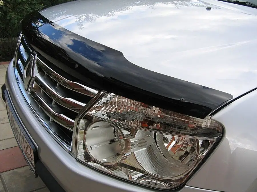 Дефлектор капота на Renault Duster 2010-2018 євро кріплення  	SIM
