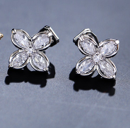 Бомбезные клипсы серьги сережки (без прокола) серебристый металл пр-во Корея цветок камни