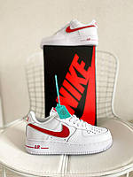 Женская обувь белого цвета с красным логотипом Nike Air Force 1 White/Red. Кроссы для девушек Найк Аир Форс 1.