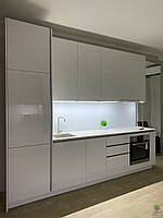Біла кухня з акріловими фасадами мдф та кварцевою стільницею, фото 1