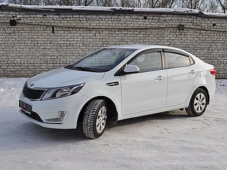 Дефлектори вікон, вітровики на Kia Rio III седан 2011-2017 (скотч)