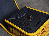 Жіноча шкіряна сумка ручної роботи з тисненим орнаментом «Дубок», синьо-жовта сумка з натуральної шкіри, 20*21*8 см, фото 2