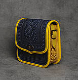 Жіноча шкіряна сумка ручної роботи з тисненим орнаментом «Дубок», синьо-жовта сумка з натуральної шкіри, 20*21*8 см, фото 3