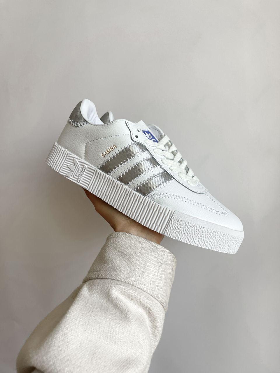 Adidas Samba жіночі кросівки білі зі сріблястими деталями. Класні жіночі кроси Адідас Самба.