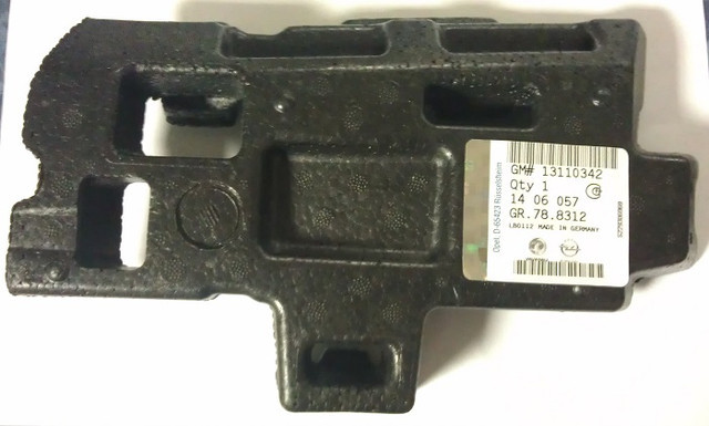 Буфер амортизаційний переднього бампера лівий GM 13110342 OPEL Astra-H 3 door