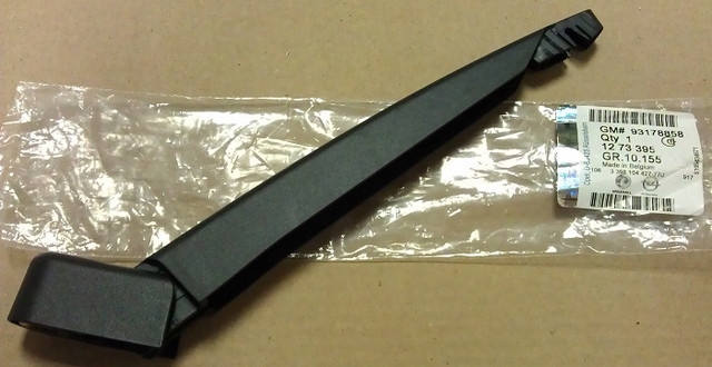 Повідець (важіль) склоочисника заднього 5-го відкидного дверцята GM 1273395 93178858 13105983 OPEL Astra-H 5 door hatch & caravan (хетчбек і універсал)