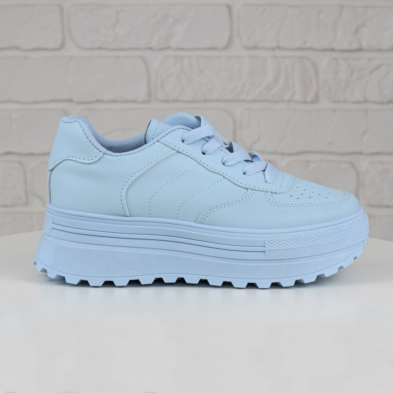 Кросівки жіночі із екошкіри Woman's heel маломірні на шнурівці блакитні, фото 1