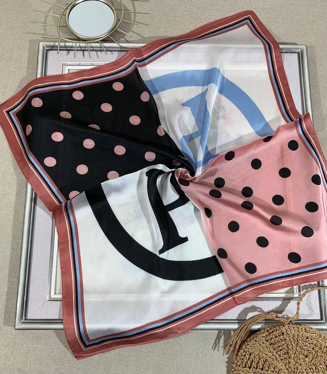 Шийна шовкова хустка Кватро горох 70*70 см пудра/графіт