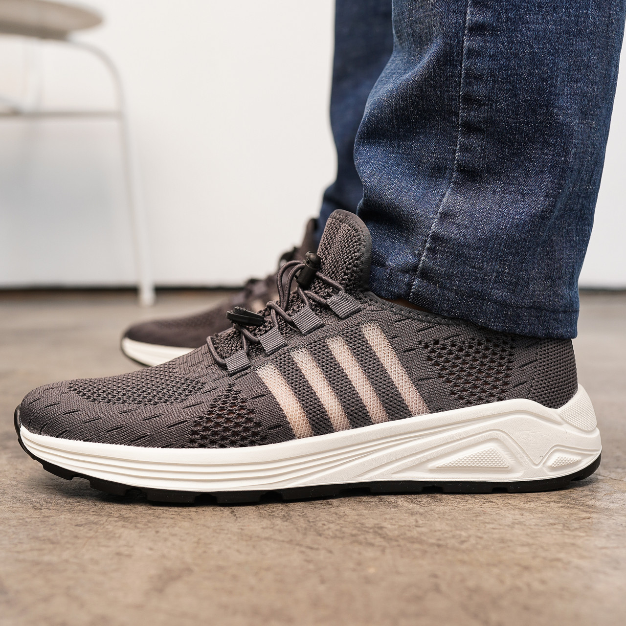 Стильні чоловічі кросівки в сітку , сірого кольору