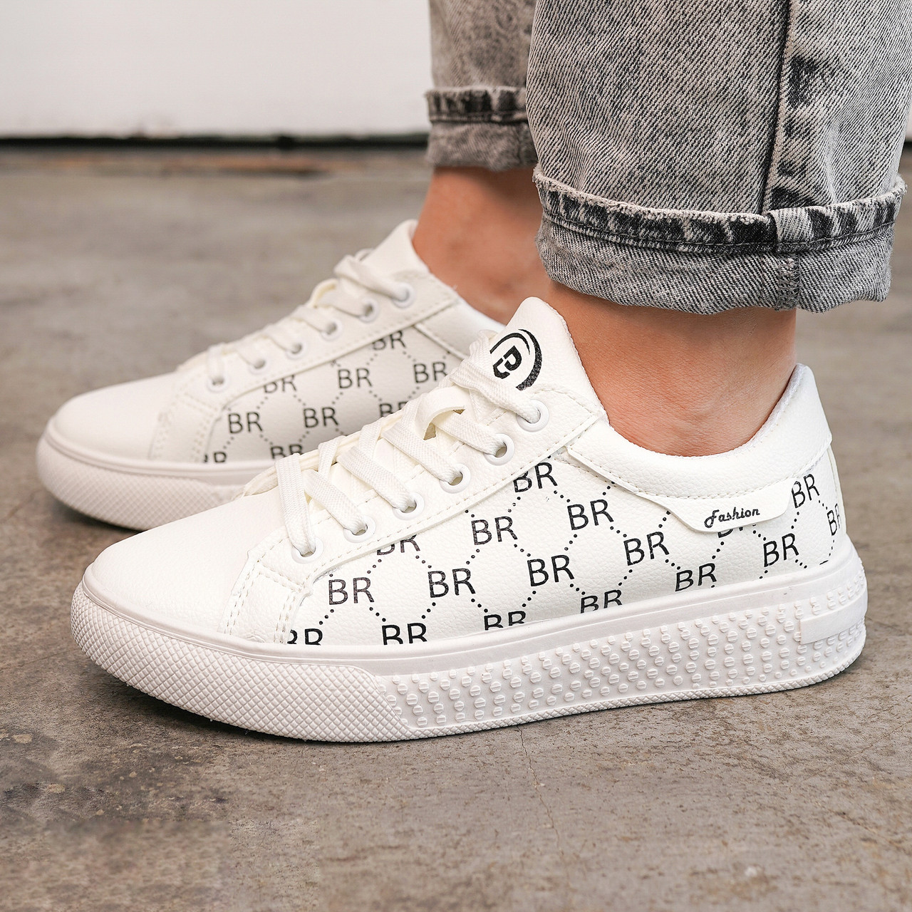 Білі стильні жіночі кеди