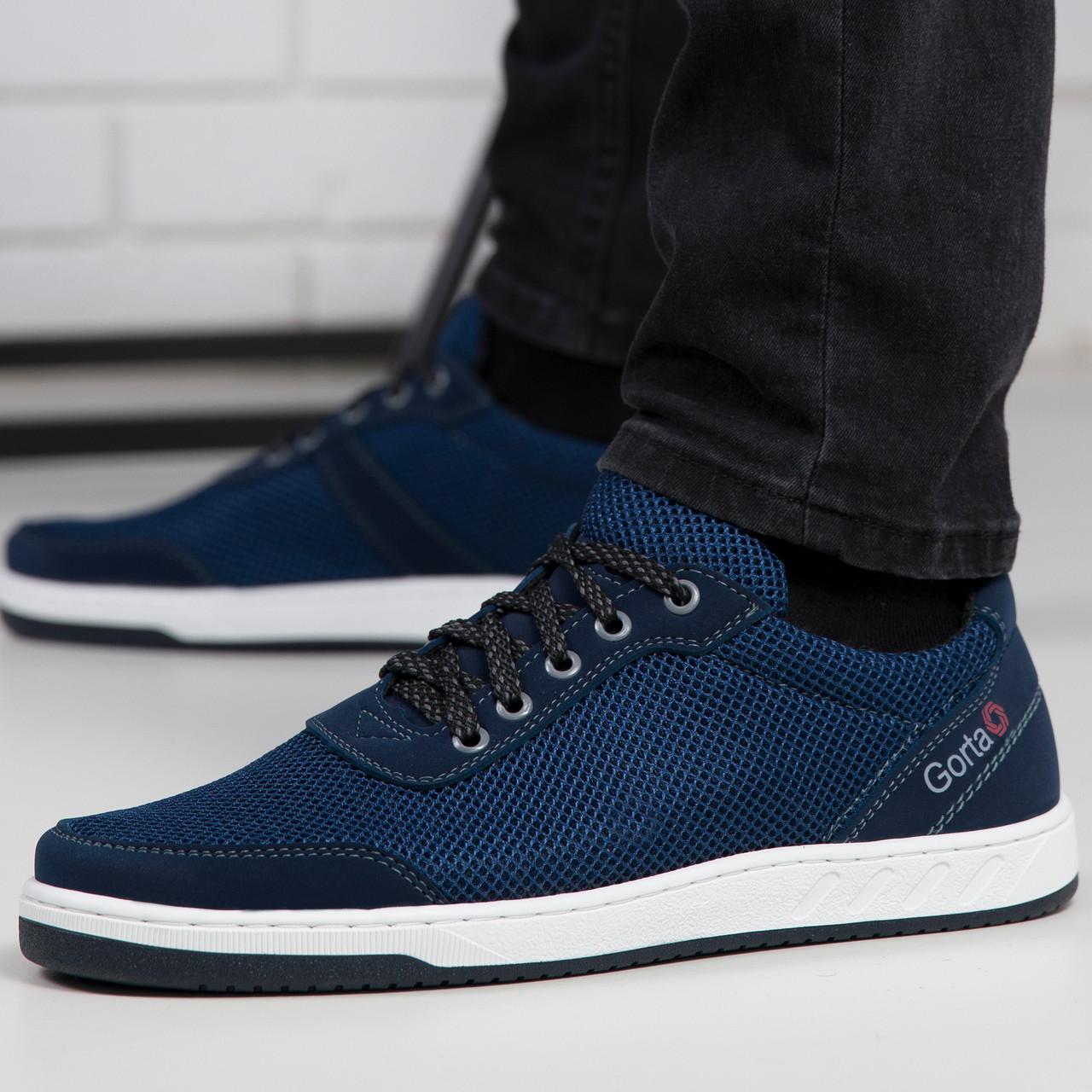 Дихаючі кросівки на літо чоловічі