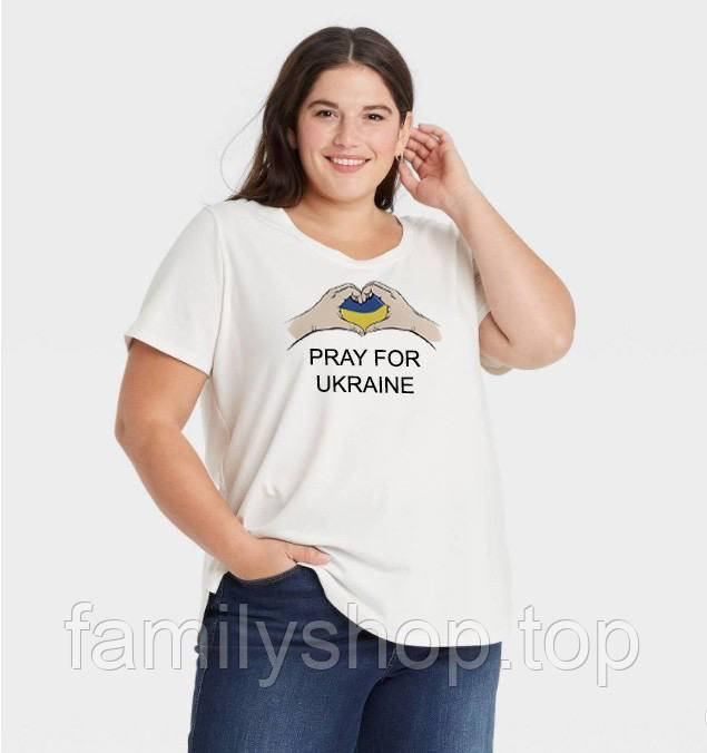 Патріотична жіноча футболка великого розміру з принтом "Pray for Ukraine" бавовняна, біла