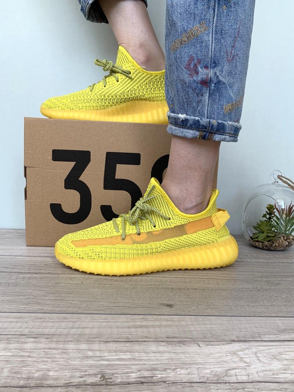 Кросівки жіночі жовті рефлективні Adidas Yeezy Boost 350 V2 Full Reflective (02481)