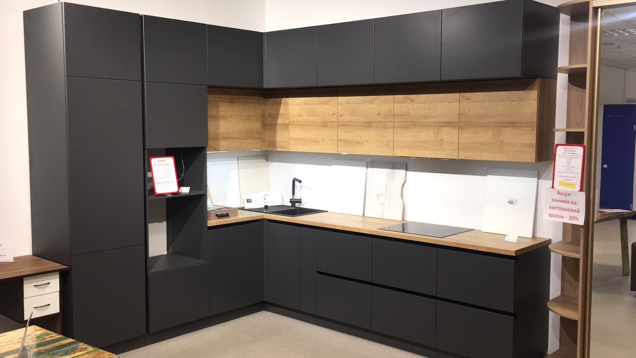 Кухня Blum графітова кутова виставковий зразок Розмір 2470л*3000п*2590h