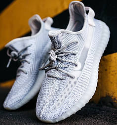 Чоловічі кросівки Adidas Yeezy Boost 350 весна-осінь-літо повсякденні легкі білі з сірим. Фото наживо