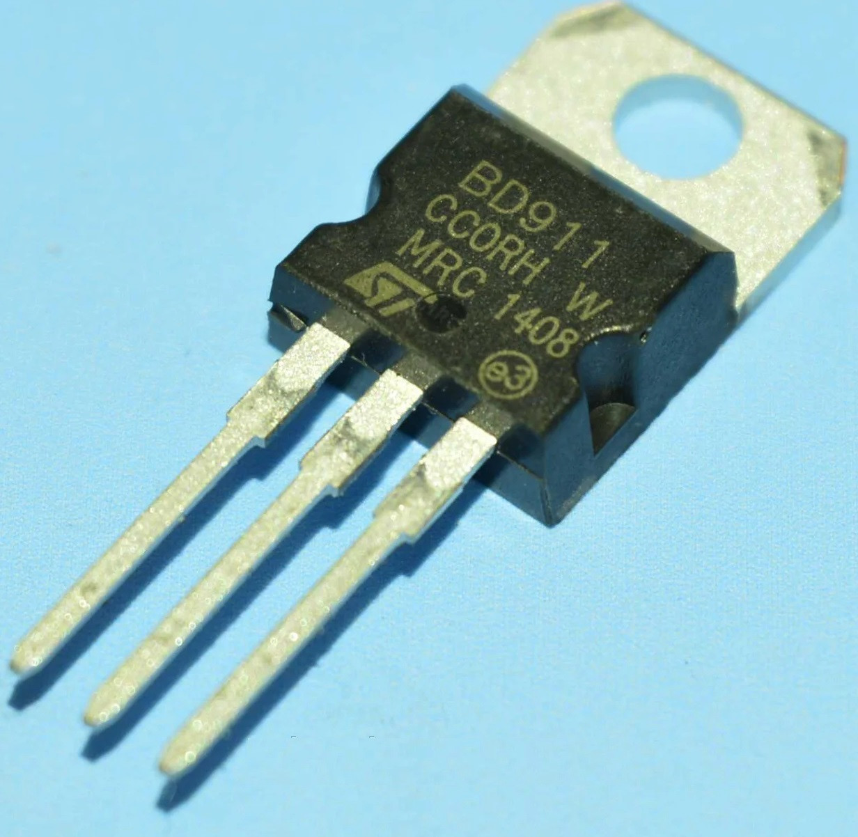 Транзистор BD911 100V 5A TO-220C