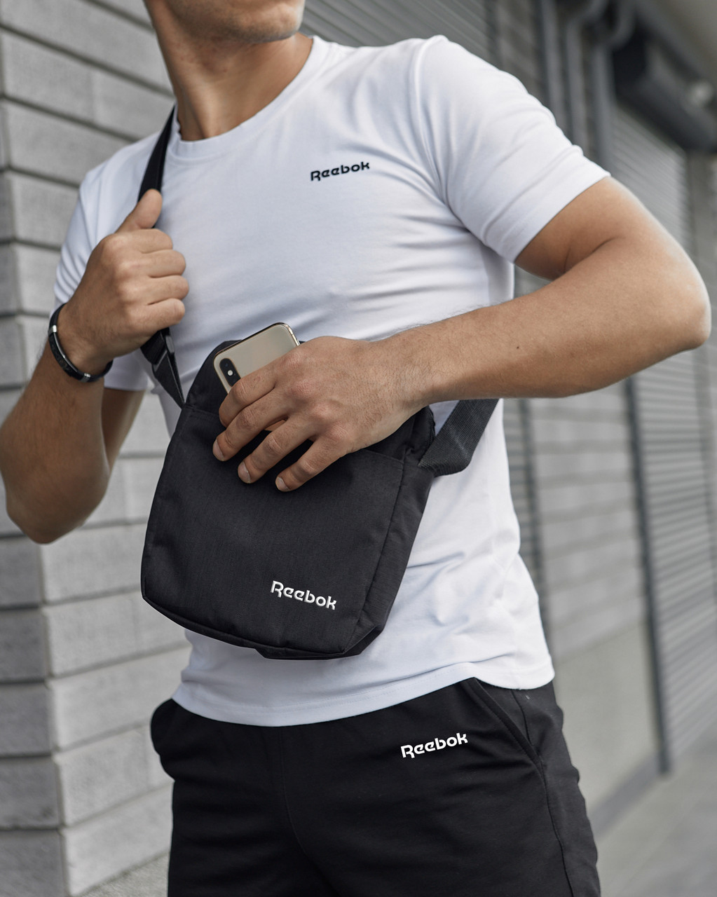 Літній спортивний костюм чоловічий reebok шорти футболка барсетка комплект рибок чорно-білий, фото 1