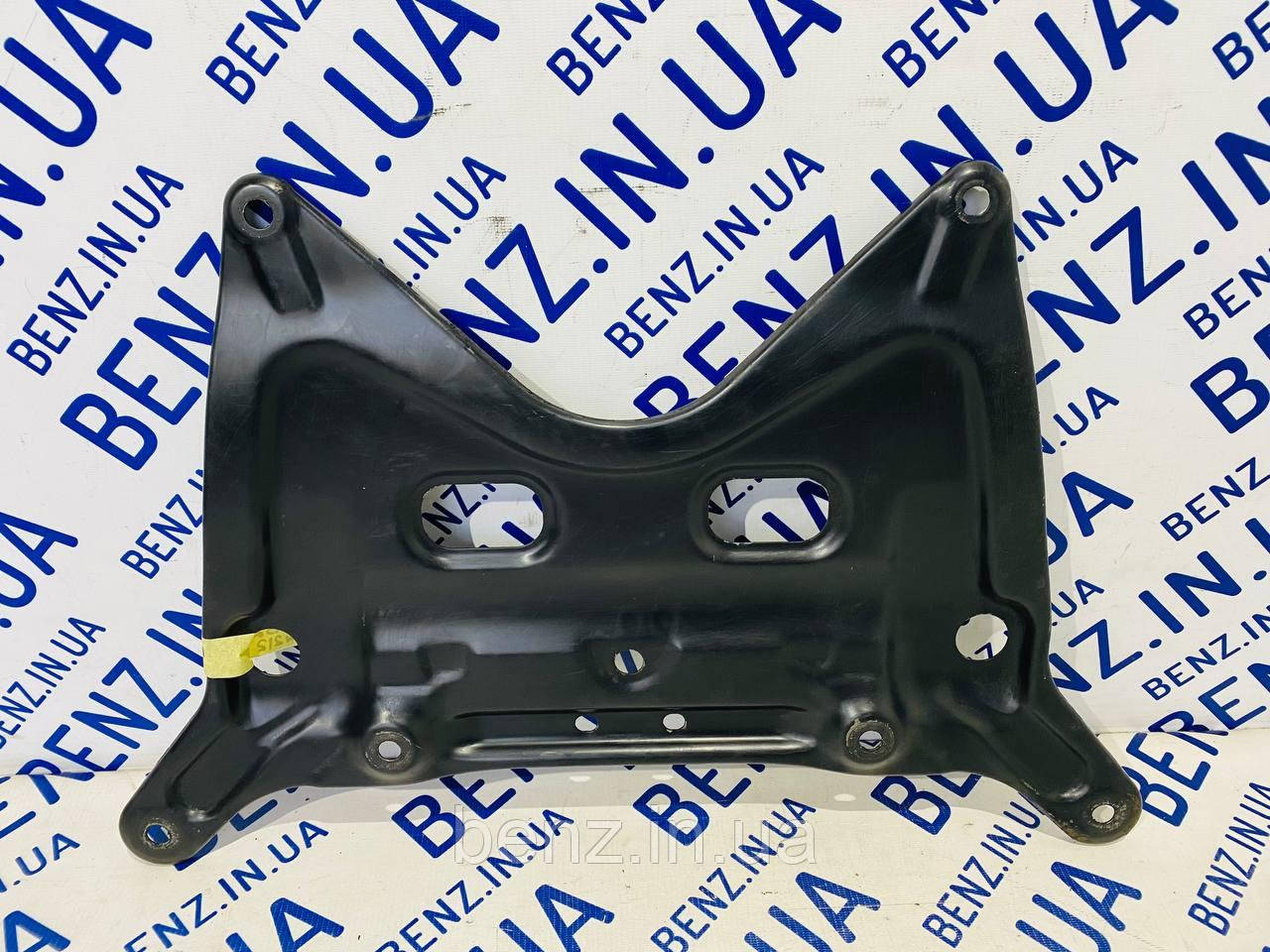 Кріпильна пластина перед підрамником Mercedes W212, S212 A2126280711