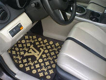 Вибираємо килимки для автомобіля.