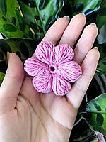 В'язаний декор "Квітка з об'ємними пелюстками", 5 см, рожевий