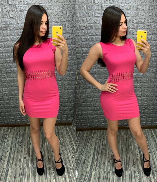 Малиновое летнее платье с перфорацией на талии