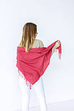 Стильна жіноча косинка-шарф з однотонною бахромою Яскраво-рожевий, фото 7