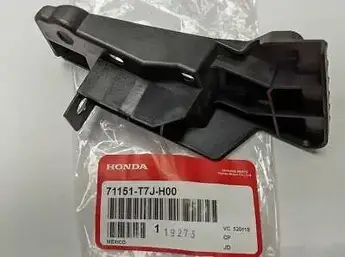 Кріплення решітки радіатора Honda HR-V 2015- 71151T7JH00