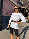 Жіноча однотонна футболка подовжена ззаду оверсайз із заниженою лінією плеча (р. 42-46) 65ma1025, фото 4