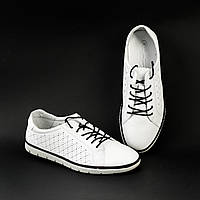 Стильные белые молодежные туфли белые Kadar. Туфли кожаные летние с перфорацией Кадар в белом цвете