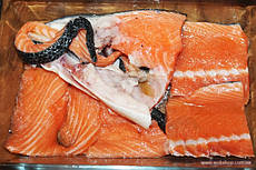 Суповий набір із лосося з головою.