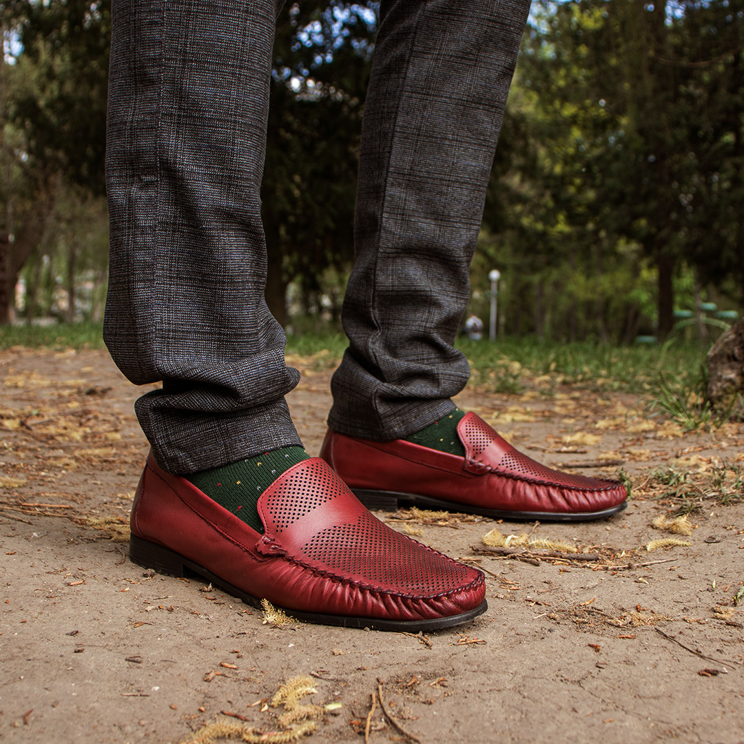 Бордові чоловічі туфлі Luciano Bellini мокасини перфоровані. Добрий вибір для любителів стильного взуття!