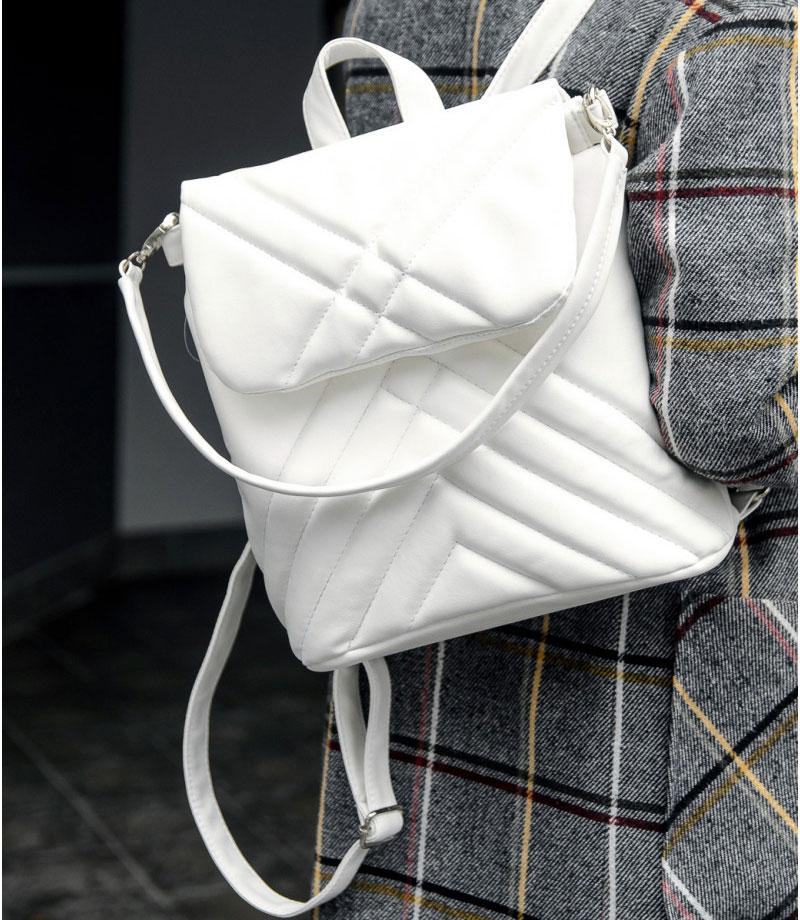 Жіноча біла сумка-рюкзак WHITE CHOCOLATE містка з екошкіри для міста і подорожей