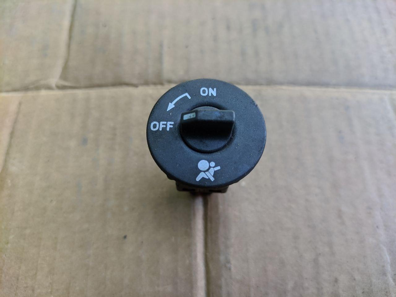 Кнопка-вимикач подушок безпеки AirBag Renault Megane 3, 2008-2016, 8200169589 (Б/У), фото 1