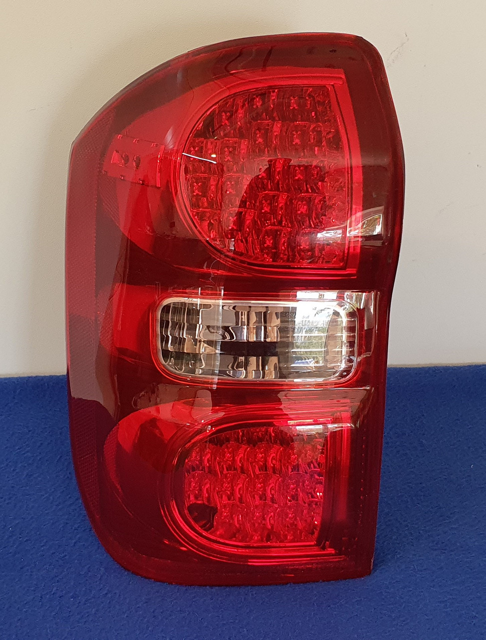 Задні LED-ліхтарі Toyota Rav4 2004 — 2006