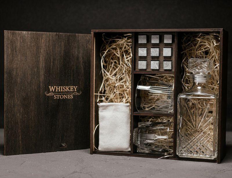 Подарунковий набір-футляр під віскі (графін, склянки, каміння) Whiskey stones 141022