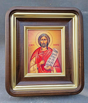 Кіот із закругленими кутами, з внутрішньою дерев'яною рамою та позолоченими штапіками