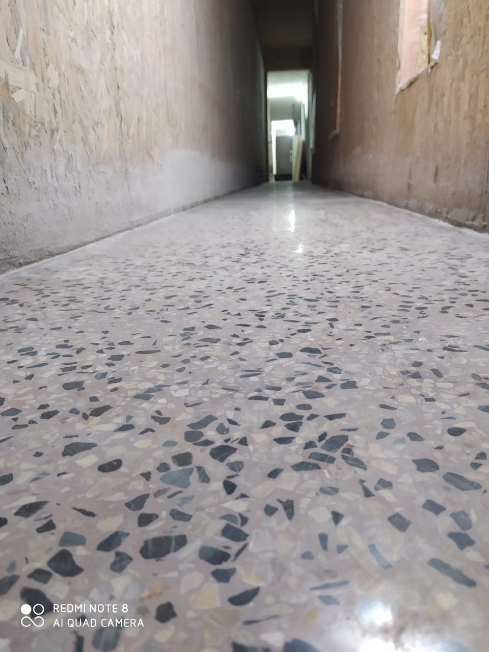 НАЛИВНИЙ ПОВ «ТЕРРАЦЦЕ» ⁇ НАЛИВНІ ПОЛІ TERRAZZO ⁇ Полімерне TERRAZZO