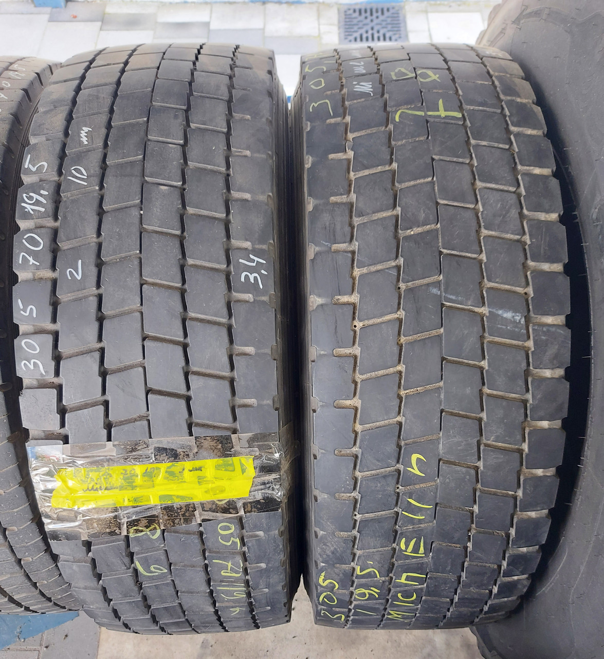 Шини б/у 305/70 R19.5 Michelin XDE 2+, пара