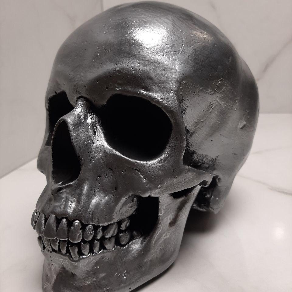 Декоративний череп з гіпсу - Silver skull