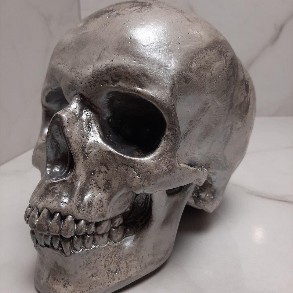 Декоративний череп з гіпсу - Old silver skull